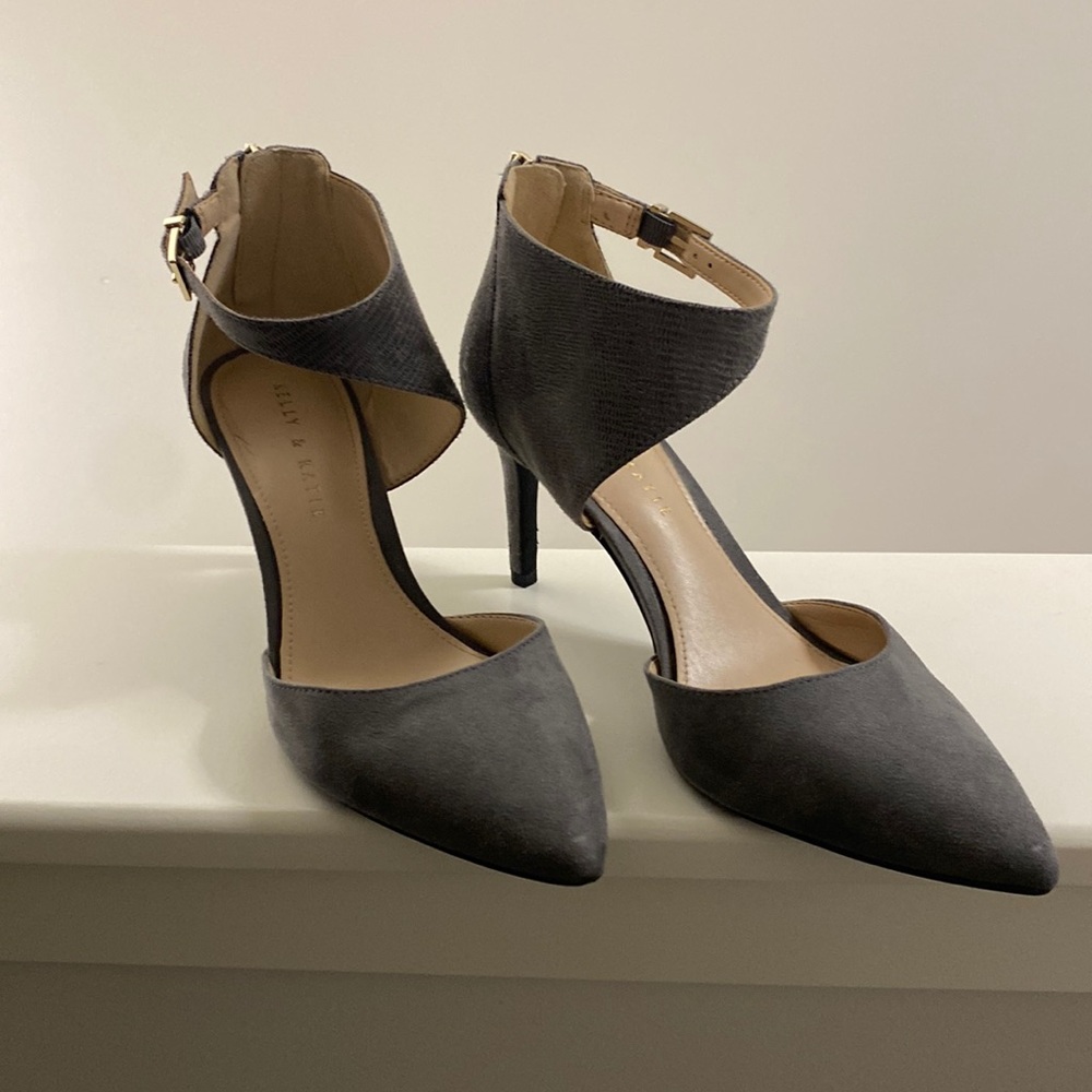 Kelly & Katie Marsia Pump | Gray Suede | Pointed Toe | Size 8.5